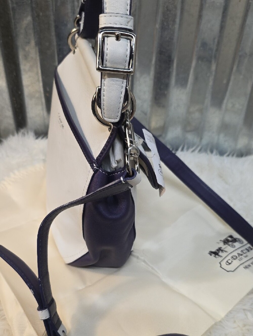 Very RARE! NWT Coach White and Purple Leather Willis Crossbody - Picture 4 of 11
